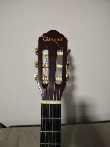 Violão Giannini..barato e bom