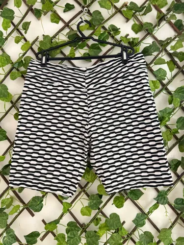 Bermuda feminina em malha confortável