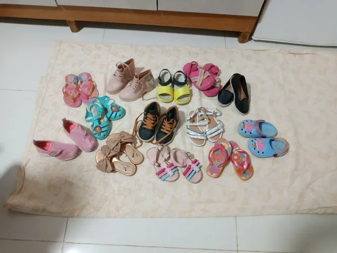 Desapego de calçados infantil do número 22 ao 25