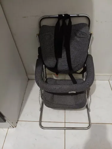 Cadeirinha Infantil Burigotto Reclinável em Ótimo Estado