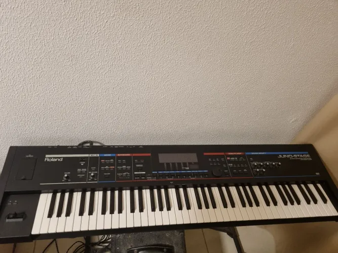 Roland juno stage