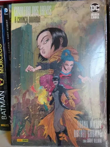 Cavaleiro das trevas - Criança Dourada. Frank Miller e Rafael Grampá.