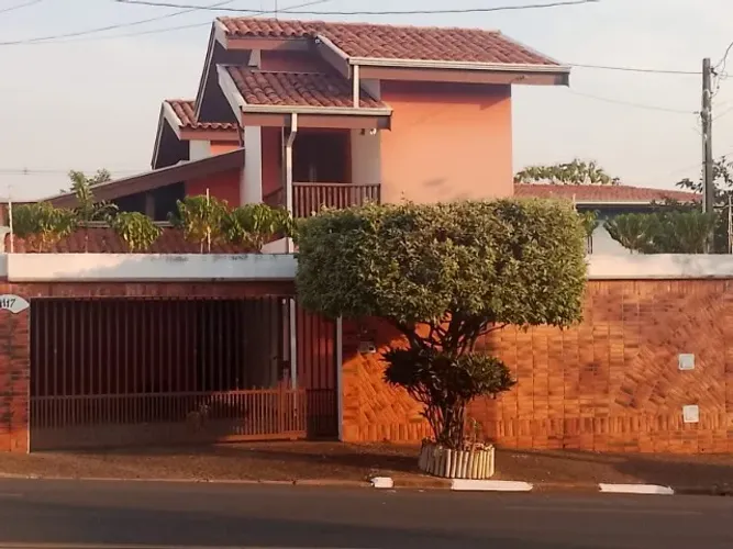 Sobrado 3 Quartos com 2 Suites e Piscina em Sumare - SP