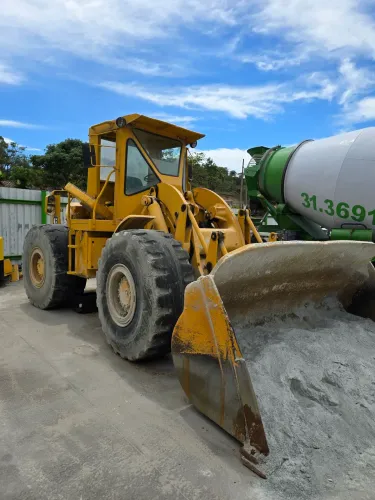 BETON MIX. VENDE-SE DUAS CARREGADEIRAS 966C