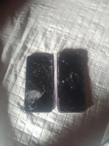 Dois celulares pra conserto ou retirada de peças 