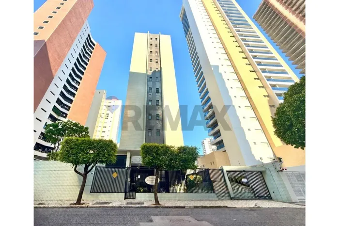 Edifício José C. Pinho / Apto 176m² 4 suítes Meireles 500 metros da Beira Mar