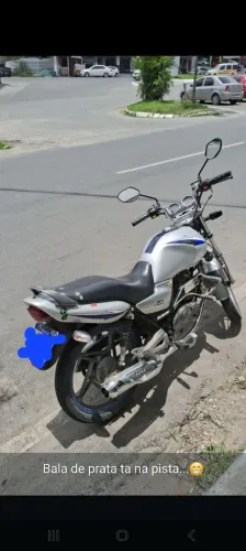 Moto Suzuki yes muito econômica 