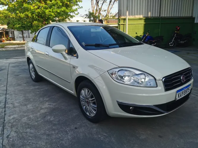 Fiat Linea Essence 1.8 Flex 16V 4P 2016