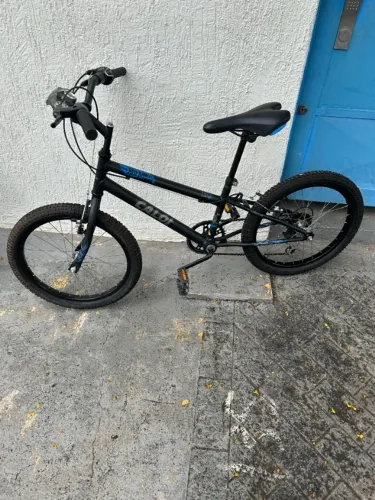 BICICLETA CALOI HOT WHEELS - ARO 20