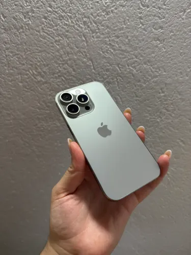 iPhone 16 PRO SEMINOVO