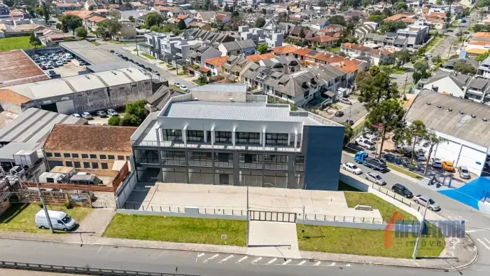 Loja de 416 m² com elevador privativo para locação em Centro Comercial no Tarumã - Curitib