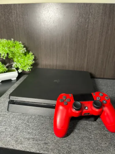 Ps4 Slim 500GB com controle e 2 jogos