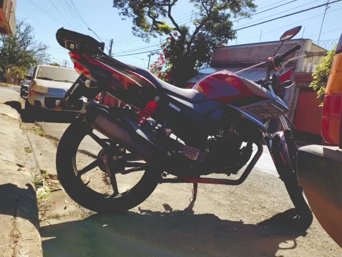 Moto Fazer 150 - Vinho