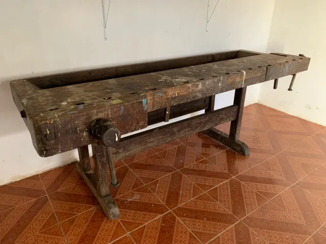 Bancada antiga de marceneiro em madeira maciça / imbuia