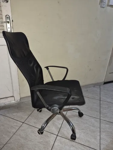 Cadeira de escritorio com regulagem de altura
