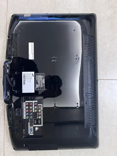 Monitor 24 pol