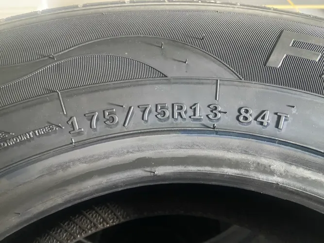 Pneu 175/75/13 novo