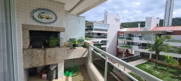 Excelente apartamento, 3 dormitórios em condomínio de alto padrão na Praia Brava, Florianó