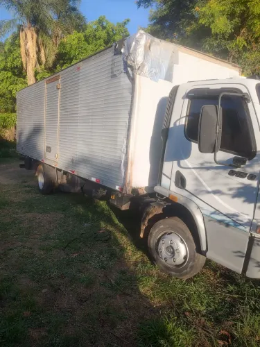 Vendo acello 915 baú de 7 metros 