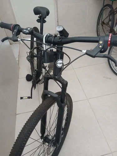 Vende se uma bicicleta aro 29 nova  tenho  nota fiscal. 