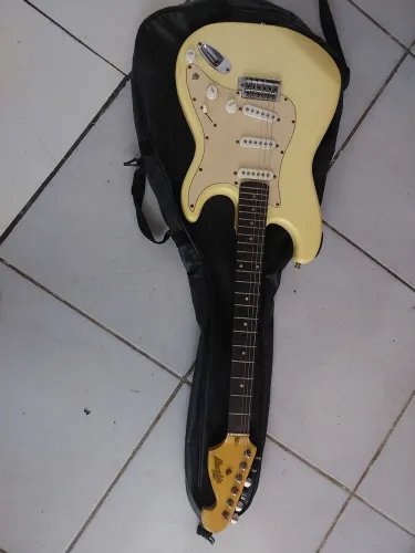 Guitarra targima mg32
