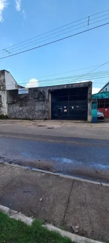 Galpão e Porto - Av. Bernardo Sayão 800 m²