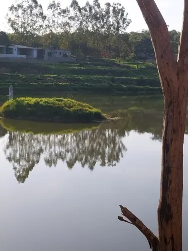LINDA ÁREA PARA CHÁCARA DE FRENTE PARA LAGOA