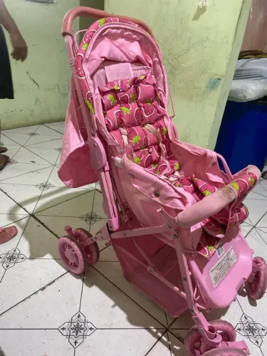 Carrinho de bebê rosa- marca Bamboo