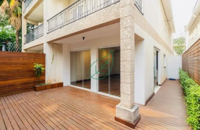 Linda casa em condomínio com 300m2, 3 quartos, 2 vagas de garagem no Morumbi.