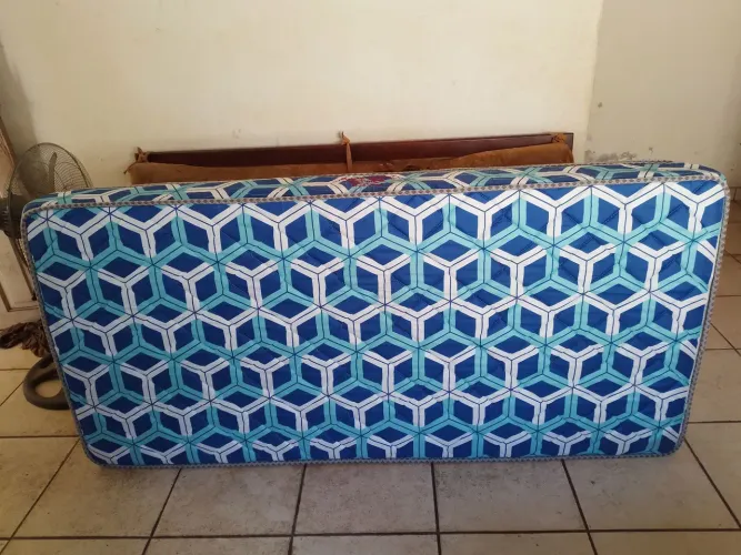 Colchão de solteiro semi ortopedico d33