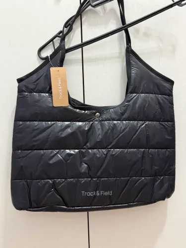 bolsa puffer track & field preta