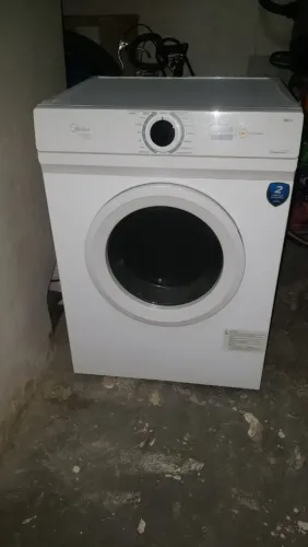 Secadora e mesa escritório