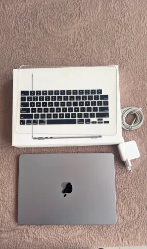 MacBook Air m3 99% 51 ciclos