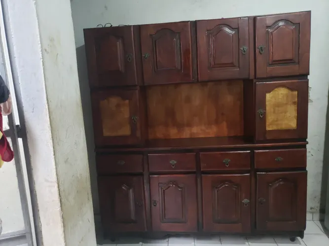 Armário de madeira 