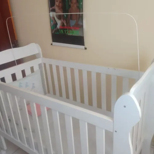 VENDO BERÇO E DORSEL BRANCO UNISSEX