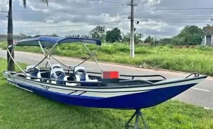 Vende se lancha voadeira