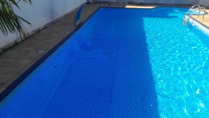LIMPEZA E CONSERVAÇÃO DE PISCINAS