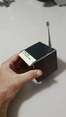 Rádio portatil antigo 1978