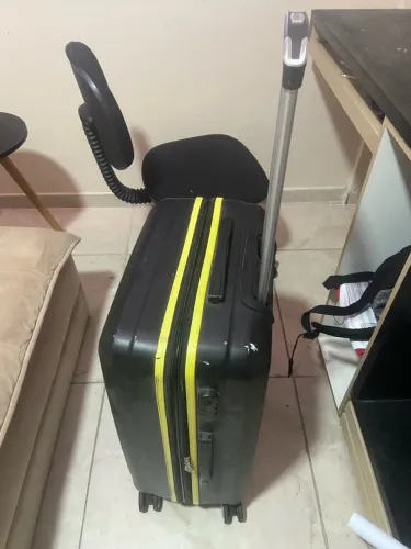 Mala muito nova tamanho médio.