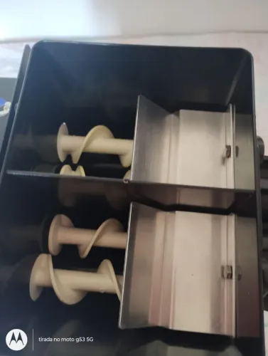 Máquina modeladora de salgados