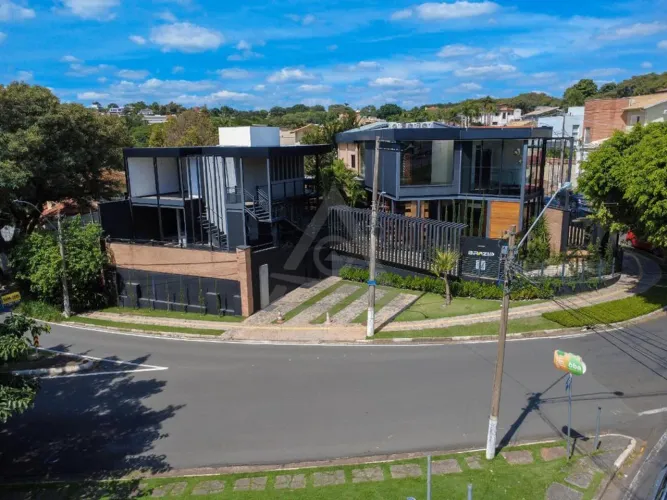 Imóvel comercial à venda no Bairro Das Palmeiras, Campinas/SP. Com 760m² de terreno, 693m²
