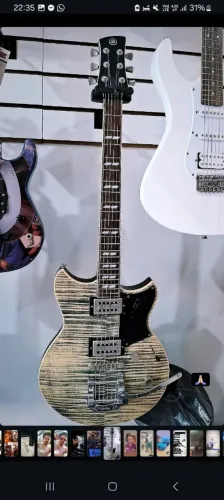 Guitarra Yamaha revstar