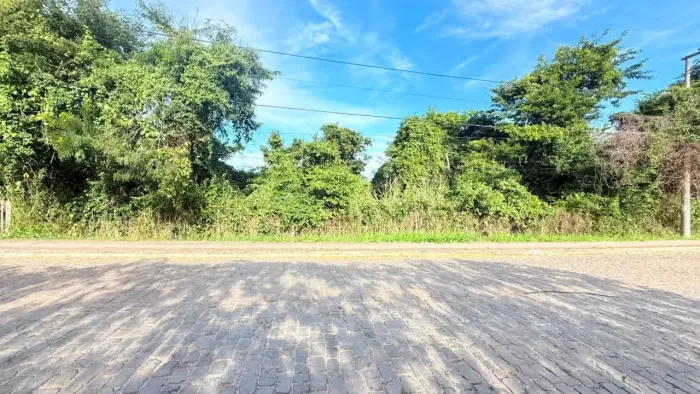 Terreno à venda, 1.500 m² na Granja dos Cavaleiros, Macaé, RJ