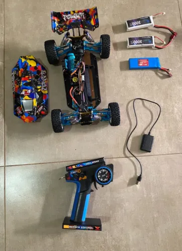 Automodelo WLtoys 124007 Brushless 4x4 1/12 (75 km/h) + 3 Baterias - Lote Completo