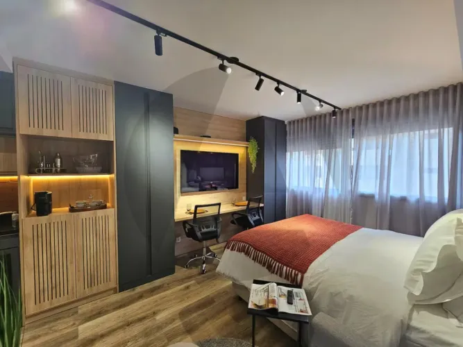 Apartamento loft com 29m² privativos, finamente mobiliado e decorado, localizado em uma da
