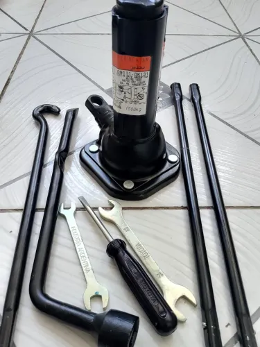 Kit completo macaco e chave de roda