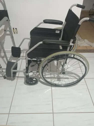 Cadeira de rodas e de banho