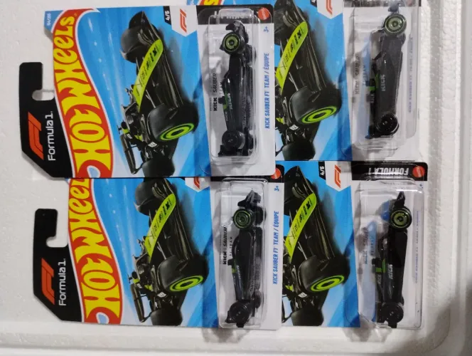 Lote com 4 hot Wheels f1