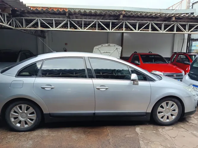 Citroen C4 Pallas GLX 2.0/ 2.0 Flex Aut. 2010