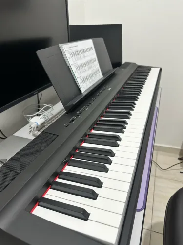 Piano Yamaha P125a impecável